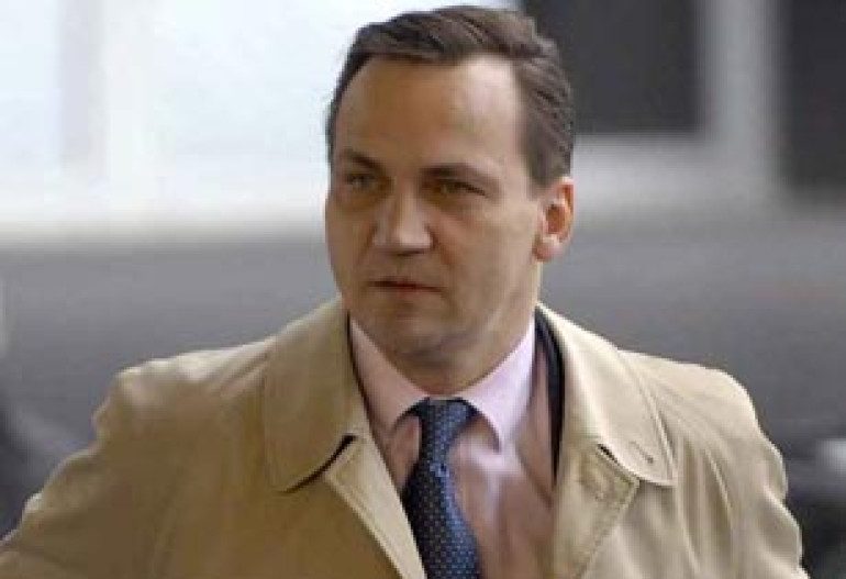 Polish FM Sikorski will meet Armenian opposition