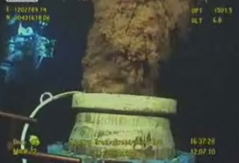 BP 'installs new sealing cap' on leaking Gulf oil well