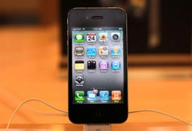 В Apple знали о плохом приеме сигнала в iPhone 4