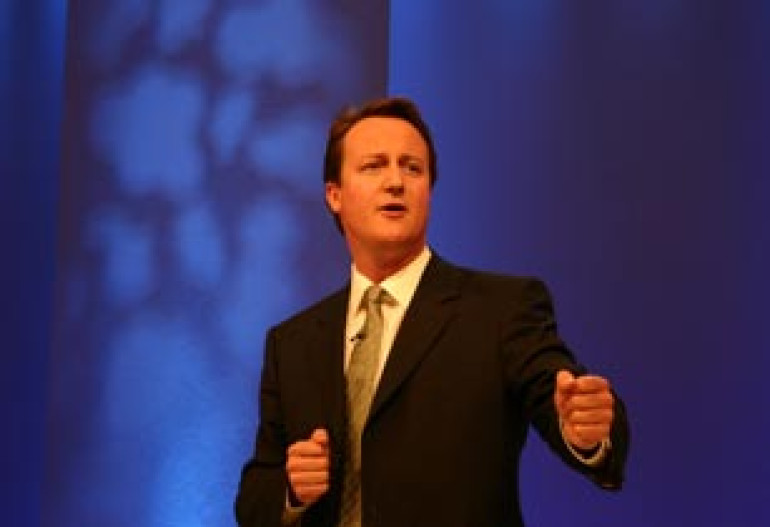 Cameron, Hague visit Turkey to boost cooperation 