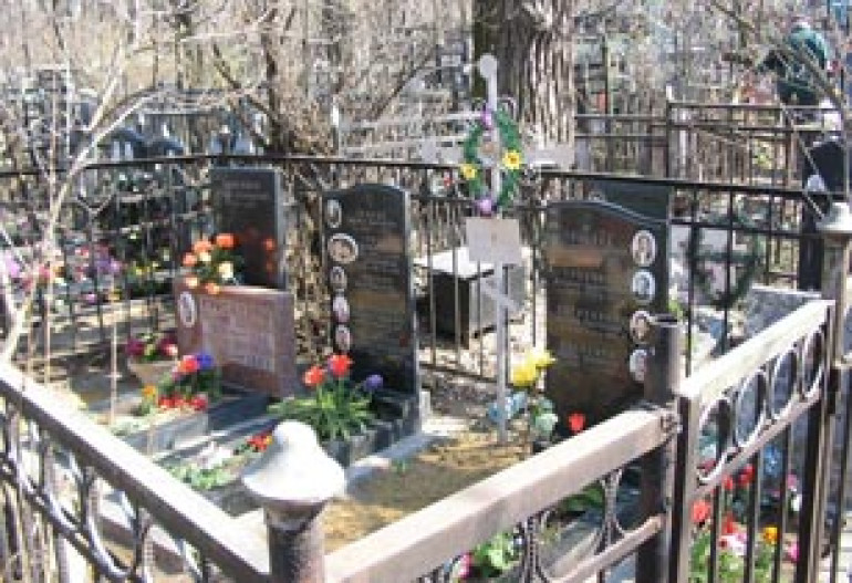 Vandals profane Armenian graves in Novorossiysk 