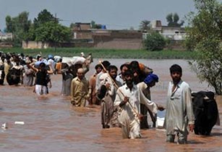 Pakistan flood death toll 'passes 1,100'