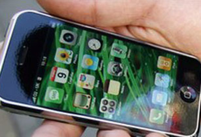 iPhone at risk from security flaw 