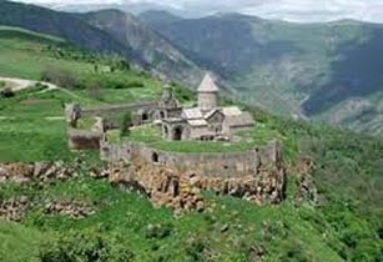 Government will improve living conditions in Halidzor and Shinuhayr villages 