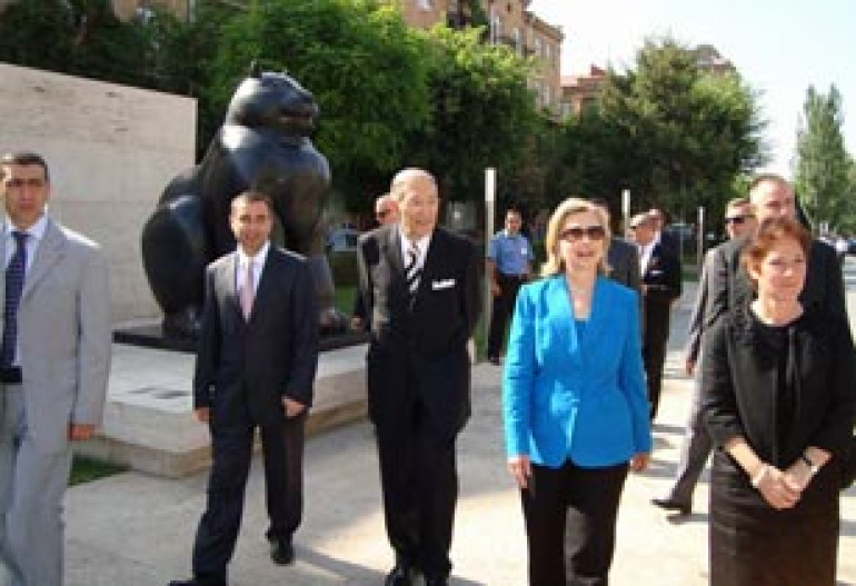 US Sec extends her gratitude to Cafesjian Center