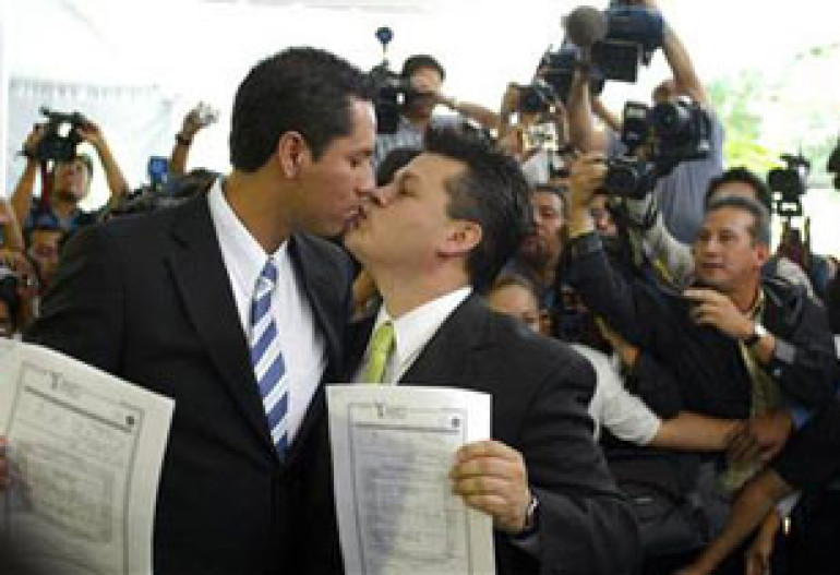 California same-sex weddings put on hold 