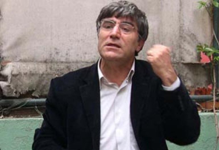 Turkish FM Davutoglu regrets for sending defense to case that compared Dink with Neo-Nazism 