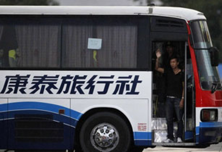 Troops storm hijacked bus in Philippines 