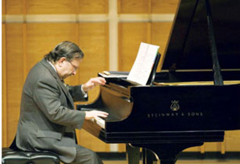 Armenian-American piano virtuoso to perform at Sourb Khach liturgy
