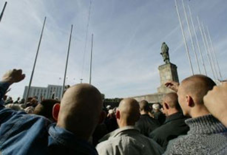 Russia skinheads attack music festival