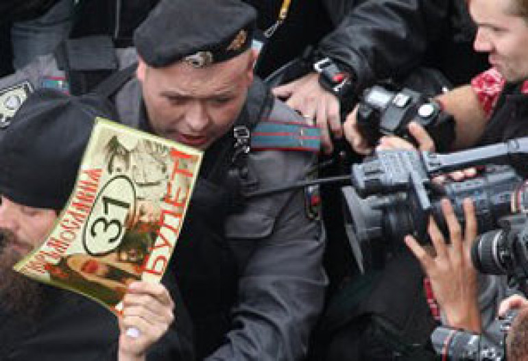 Riot police arrest dozens at opposition protest in Moscow 