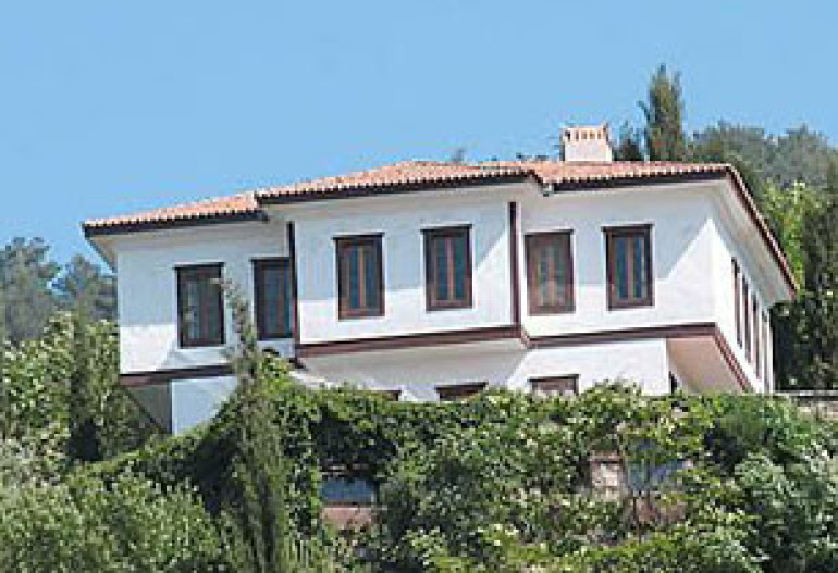 Mad vandalism:Turkey to demolish hotels of outspoken Armenian entrepreneur-scholar 