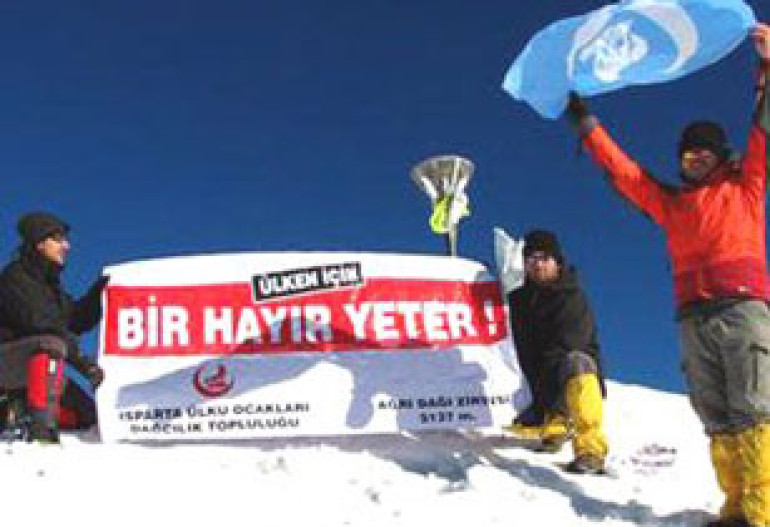 From Ararat's peak Turkish nationalists say 'no' to opening border with Armenia 
