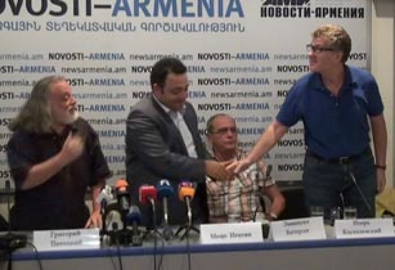 На премьере пьесы «Встать, суд идёт» у русского актёра случился сердечный приступ (видео)