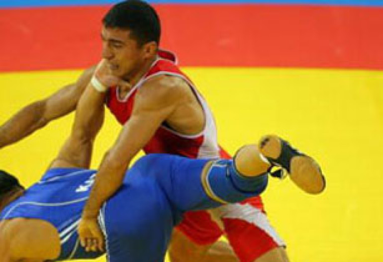 Armenian wrestler Amoyan wins bronze in Moscow 
