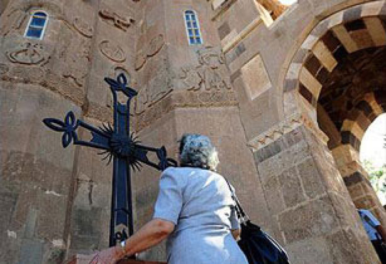 Obscure story around Sourb Khach cross: Nezavisimaya Gazeta 