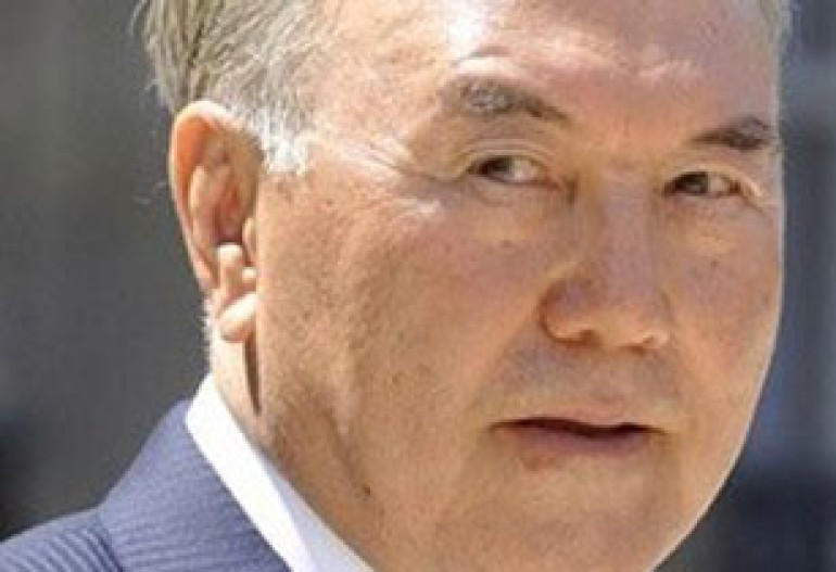 Президента Казахстана высекут в скале?