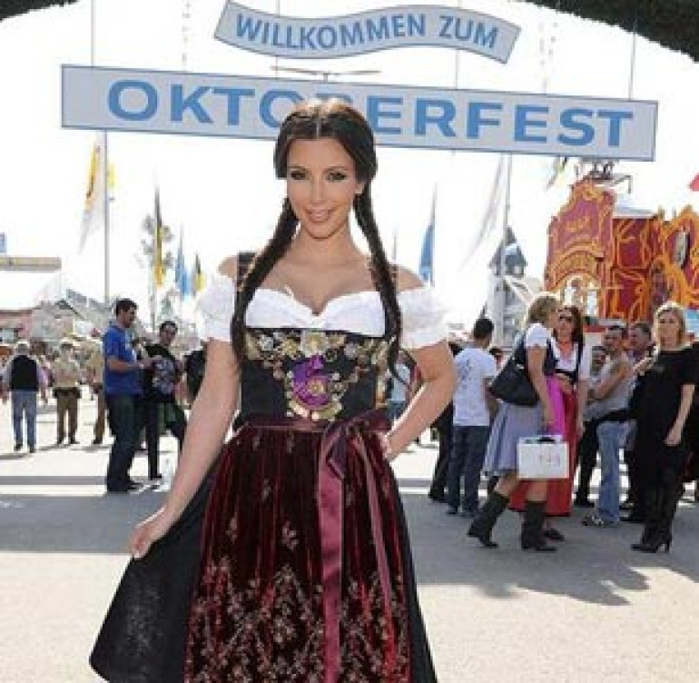Kim Kardashian doesn’t miss a photo op 
