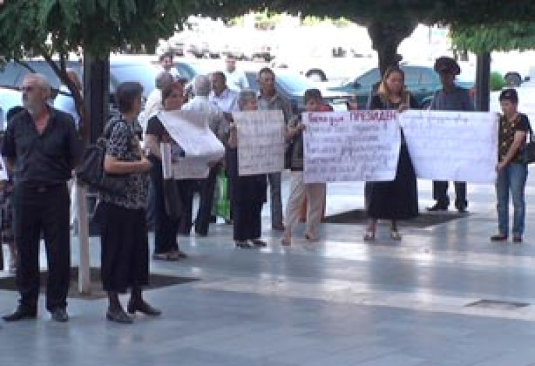 Mournful parents demand fair trial 