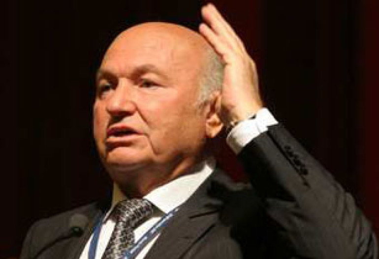 Moscow Mayor Yury Luzhkov back to work