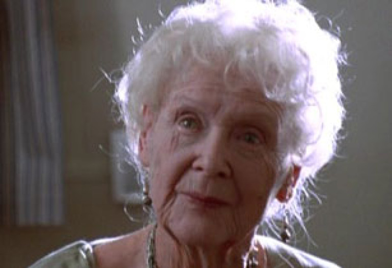 Titanic actress Gloria Stuart dies at 100