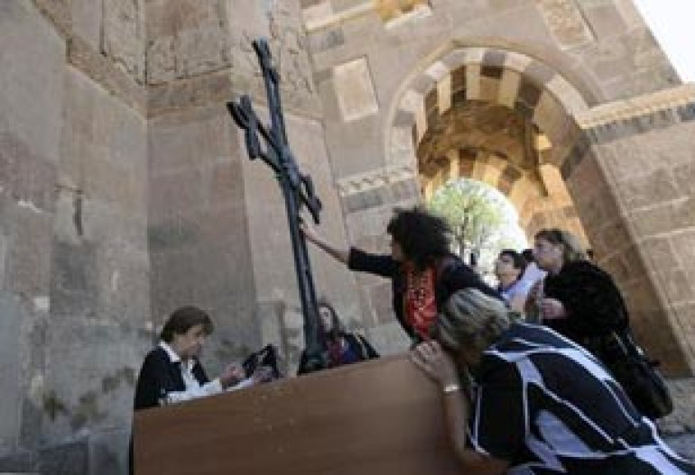 Turks 'installed' cross on Sourb Khach Church 