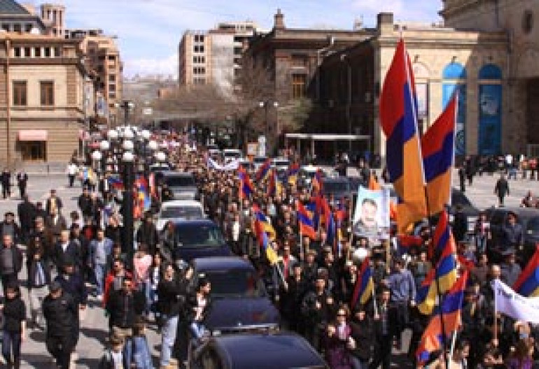 Return Azatutyun Square to people! Young HAK activists to hold march today