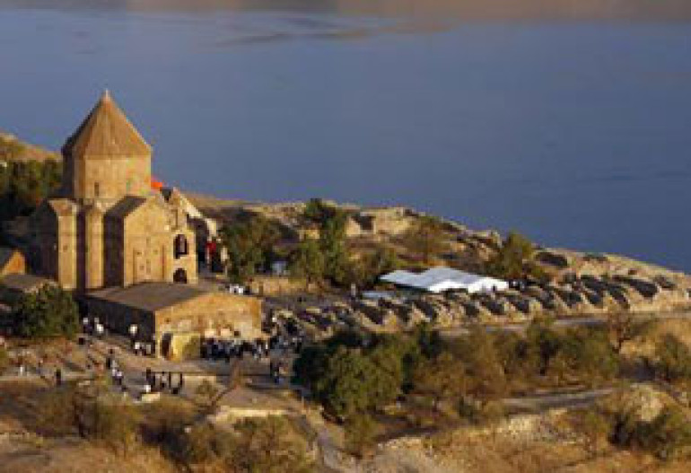 New Turkish-English book to shed light on history of Akhtamar