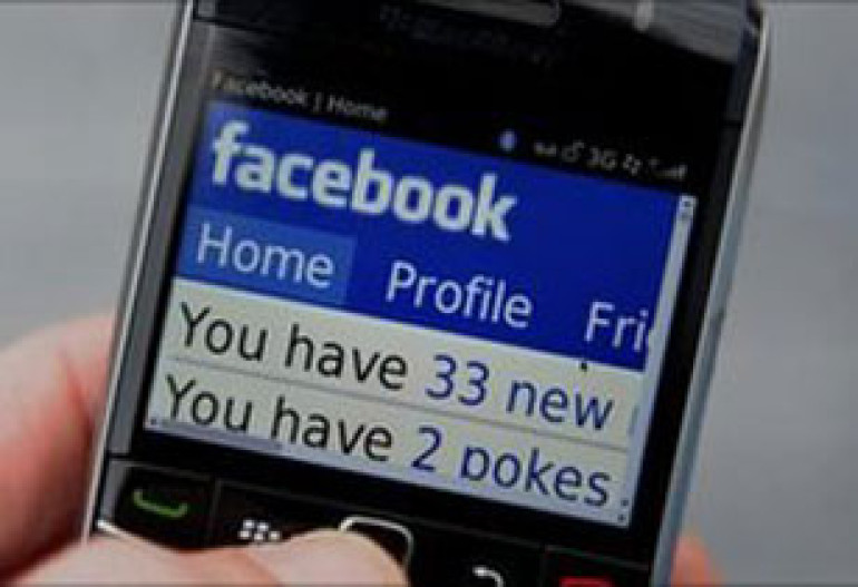 Facebook and Skype deal to dial friends and family