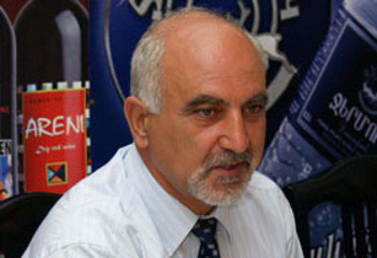 War over Karabakh is improbable, but there have always been crazy people, says Paruyr Hayrikyan 