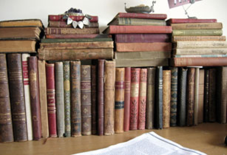 Have you story-writing skills? Don't miss this contest then! 