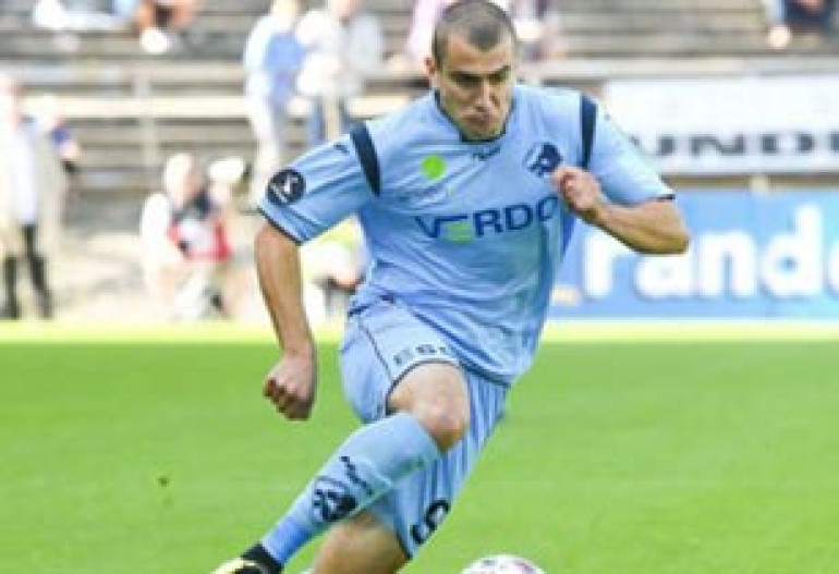 Armenian sportsmen played soccer with injured leg