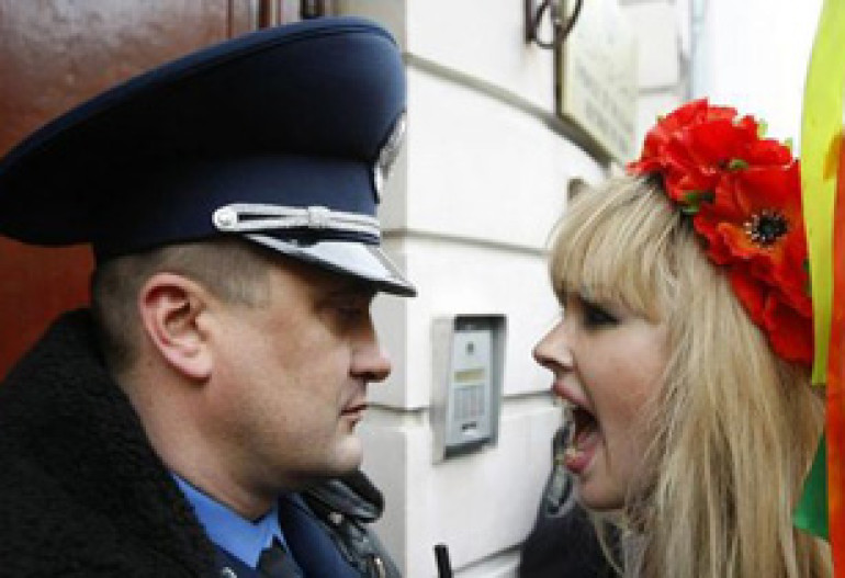 Ukrainian female activists attack Iran's embassy in Kiev 