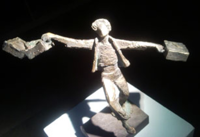 Armenian artist's Italian sculptures showcased in Yerevan residents 