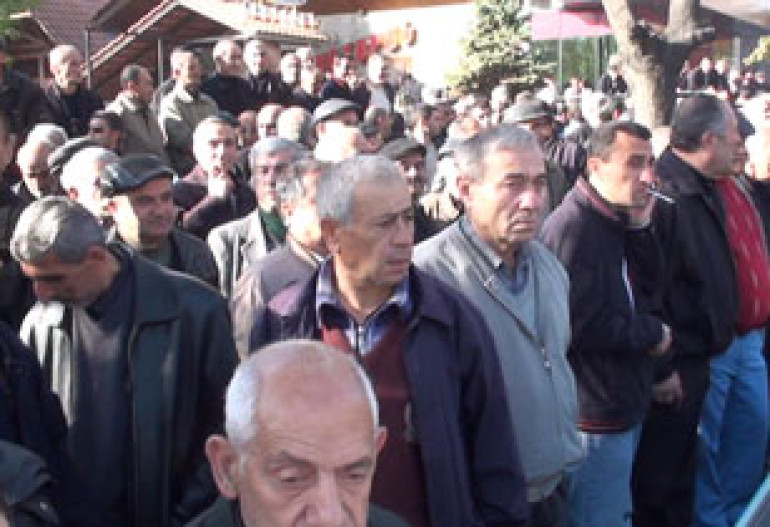 Protest in front of presidential residence: Nairit workers will get 1 month's salary 
