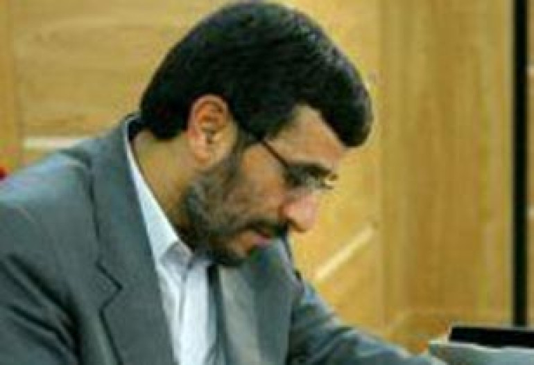 Ahmadinejad says Iran willing to advise Europe on democracy 