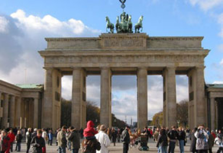 Germany tightens airport security as attacks planned 