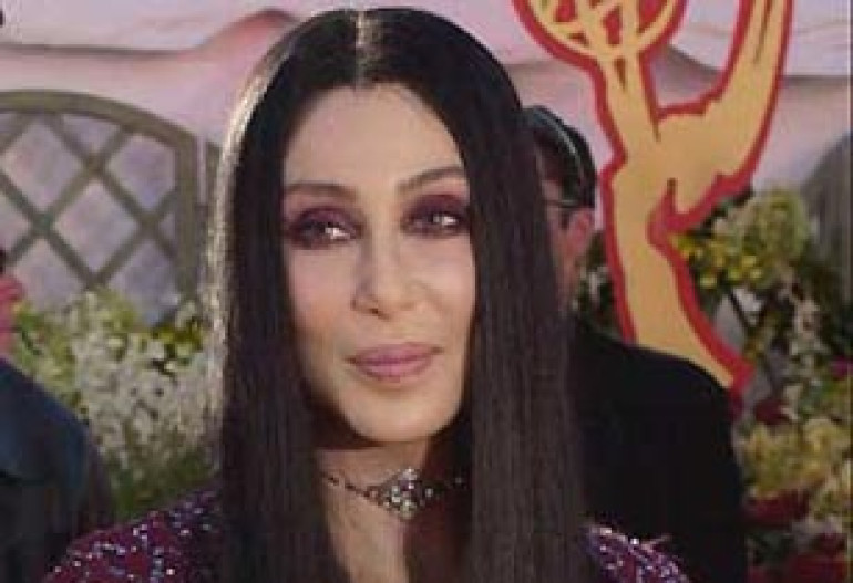 Шер оставила отпечатки своих рук и ног на бульваре Голливуд 
