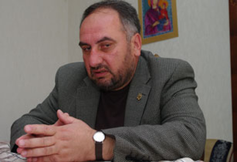 Public figures debate political prisoners' release