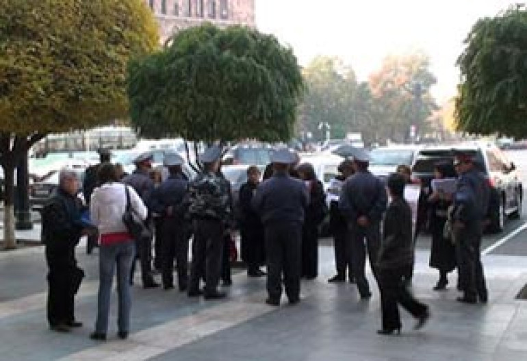 Protesters oustside government building demand justice