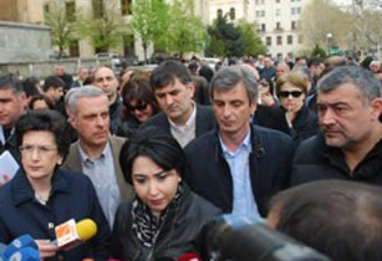 Georgians call for their president's resignation
