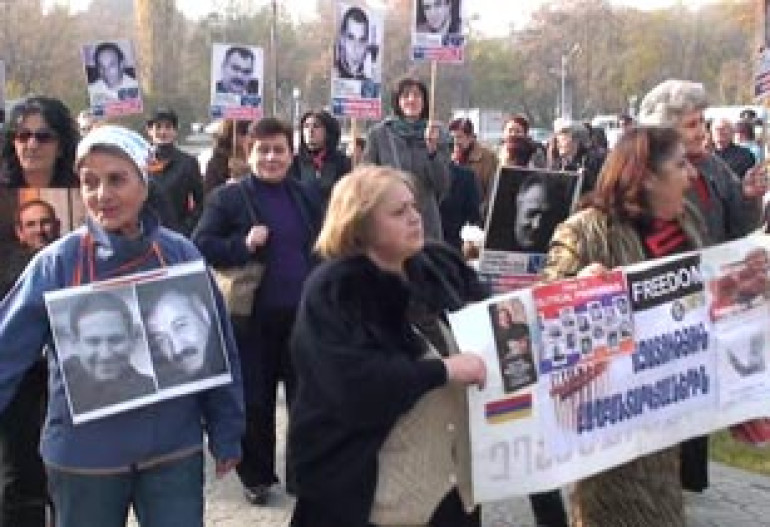 Armenian society will make authorities release political prisoners 