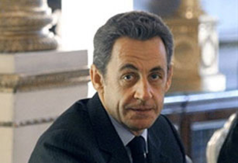 French president abhors Turkish flag