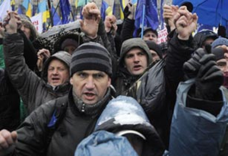 Thousands protest tax law changes in Ukraine
