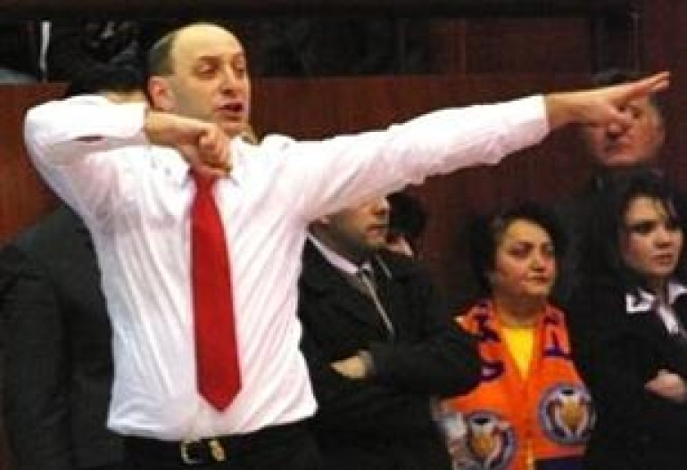 Hatis chief coach resigns 