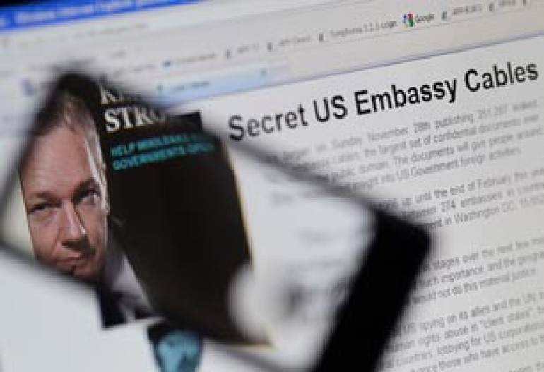 Wikileaks founder to surrender to British police