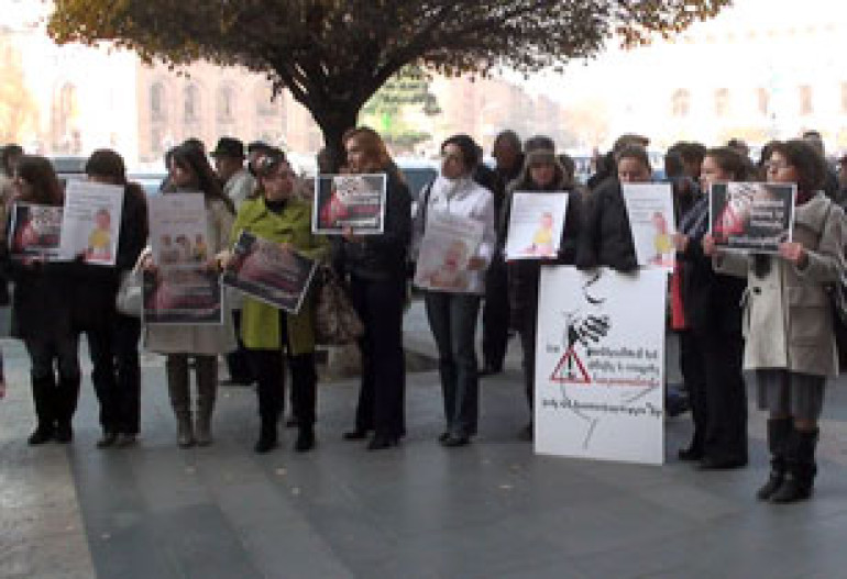 Women protest against government's decision to cut maternity pay 