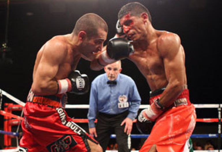 Vakhtang Darchinyan defeated by Abner Mares