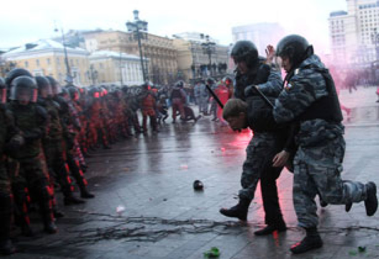 Moscow police crackdown on ethnic clashes
