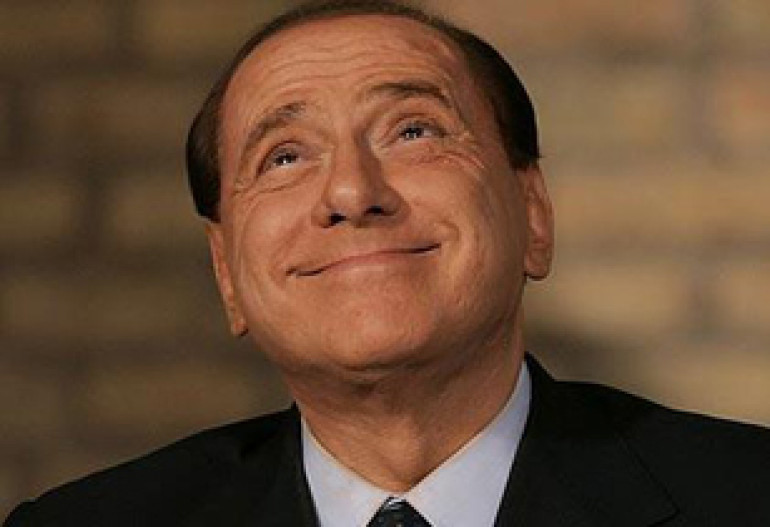 Berlusconi gives female MPs gold rings